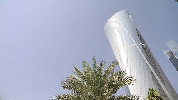 전통 문화 바다 여행 비즈니스 건축양식 사람없음 건물 탑 항구 고층빌딩 도시 만 역사 재산 도심 중앙 아라비아 포트 카타르 동쪽 스카이라인 랜드마크 수도권 아랍어 4K MOV 해외동영상 클립영상 건축물 건축 중동 교통시설 빌딩 금융 방향 지역 동영상 파일형식