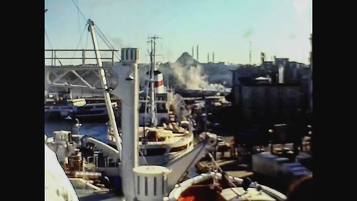 바다 여행 교통시설 하늘 이스탄불 사람없음 야외 건물 물 항구 보트 역사 필름 구식 보스포루스 아마추어 4K MOV 튀르키예 해외동영상 클립영상 자연요소 건축물 아시아 교통 배 시설 동영상 선박 파일형식