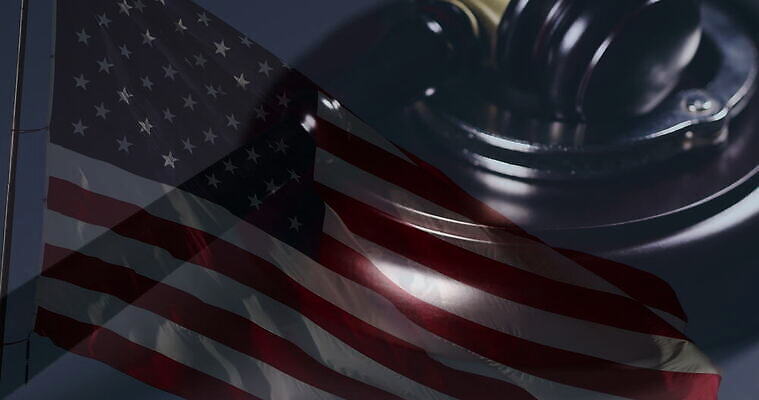 손 물결 탁자 자물쇠 사람없음 목재 평화 금속 미국 자유 깃발 쌍 범죄 성조기 망치 회전 법 시스템 의사봉 질서 공정 정직 나쁜 부정부패 불법 윤리 잘못 정부 제어 천진난만 평등 4K MOV 해외동영상 클립영상 나무 가구 컨셉 북아메리카 재료 재질 신체부위 공구 예절 국기 동영상 파일형식