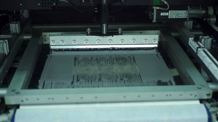 접시 산업 과학 비즈니스 통신 부분 공장 기술 사람없음 컴퓨터 금속 디지털 자료 힘 기계 장비 업무 제조 인쇄 묘사 순환 반도체 전자 마더보드 전기회로 철강 프로세서 하드웨어 4K MOV 해외동영상 클립영상 식기 공업 모션 재질 전자제품 작업 회로판 동영상 파일형식