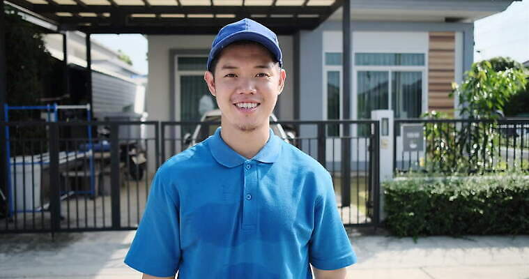 직업 라이프스타일 잡화 여자 남자 유니폼 채소 가방 과일 거리 주택 건강 한명 사람 쇼핑 상점 식당 표현 신선 업무 시장 배달원 구매 상품 플라스틱 고객 배송 서비스 주기 유기농 패키지 질서 소매 온라인 슈퍼마켓 배달음식 체크아웃 안락 뉴노멀 4K MOV 해외동영상 클립영상 1 웰빙 옷 음식 컨셉 모션 재질 건물 생활 경제 예절 작업 배달 동영상 파일형식