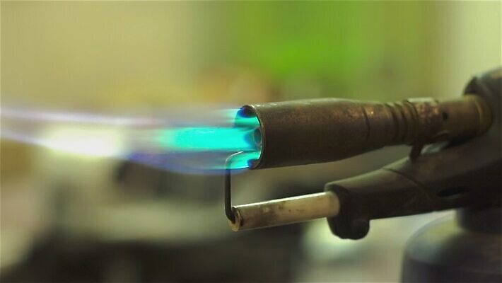 산업 백그라운드 모션 불 추상 불꽃 따뜻함 요리 사람없음 빛 금속 주방 검은색 어둠 기계 장비 에너지 녹음 손전등 업무 뜨거움 수리 위험 난로 버너 연료 가스 느림 연소 방법 용접 철강 화상 4K MOV 해외동영상 슬로모션 클립영상 자연요소 컬러 컨셉 무늬 재질 조명 촬영기법 기록 작업 상처 난방기 동영상 파일형식