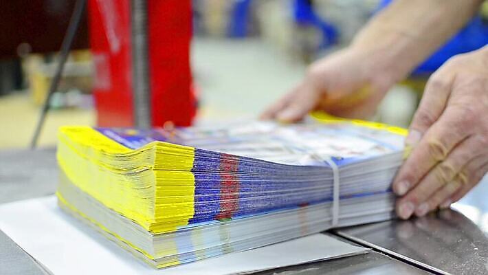 산업 포장 공장 사람없음 책 기계 줄무늬 신문 닫기 잡지 인쇄 바느질 패키지 자동 MOV 해외동영상 클립영상 무늬 공업 모션 간행물 뉴스 동영상 파일형식