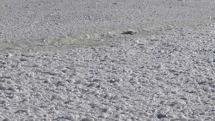 파도 바다 겨울 자연 날씨 풍경 사람없음 물 냉동 얼음 검은색 흐름 추위 껍질 녹음 크리스탈 빙하 서리 폭풍 결정체 엘리먼트 우크라이나 수평선 오데사 4K MP4 해외동영상 클립영상 자연요소 계절 유럽 컬러 컨셉 기록 광석 생태계 동영상 파일형식