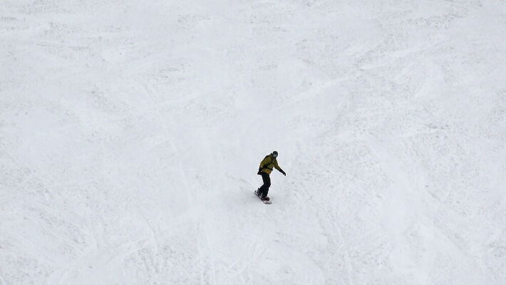 라이프스타일 계절 남자 스포츠 여행 포즈 겨울 모션 자연 하늘 휴가 스키 산 한명 사람 경사 야외 추위 자유 흰색 스노우보드 시원함 가루 속도 알프스 슬로프 스노우보더 무임승차 4K MOV 해외동영상 클립영상 1 유럽 컬러 컨셉 겨울스포츠 스키장 운동선수 생활 보드_스포츠 승차 생태계 동영상 파일형식