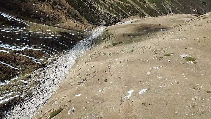 구름 라이프스타일 스포츠 여행 배낭 자국 휴가 경사 사람없음 친구 강 골짜기 봄 하이킹 그룹 암초 라이더 절정 카자흐스탄 4K 알마티 MP4 해외동영상 클립영상 자연요소 계절 아시아 가방 관계 자연 레저 생활 동영상 파일형식