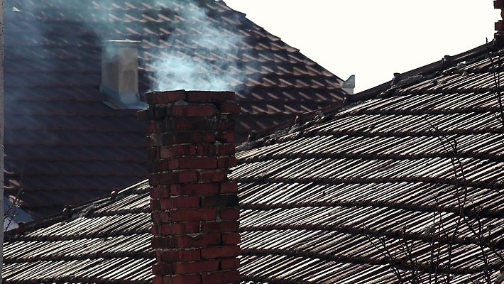 외관 계절 산업 백그라운드 겨울 패턴 건축양식 공장 하늘 지붕 벽돌 주택 건강 굴뚝 풍경 사람없음 야외 건물 가로 빨간색 파란색 갈색 쌓기 환경 힘 에너지 바위 흰색 시골 도시 오염 연기 정상 타일 묘사 파이프 상승 점토 난방 생태학 4K MP4 해외동영상 클립영상 건축물 교육 건축 컬러 컨셉 무늬 공업 모션 돌_바위 동영상 파일형식