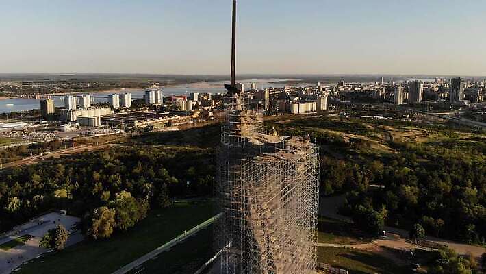 조각 여행 엄마 사람없음 파란색 세계 조각상 축하 도시 칼날 역사 칼 큼 땅 심볼 언덕 싸움 전쟁 러시아 통화 병정 기념물 애국심 천연기념물 랜드마크 러시아인 미루나무 복원 복잡 소비에트 조언 필승 4K MOV 해외동영상 클립영상 서양인 나무 유럽 컬러 컨셉 가족 모션 조형물 우승 크기 동영상 파일형식