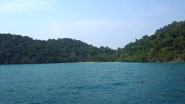 나무 아시아 밧줄 모래 파도 바다 섬 여행 백그라운드 교통시설 태국 자연 하늘 휴가 열대 안테나 사람없음 야외 옆모습 물 파란색 만 보트 갑판 활 닻 돛대 구명용품 스모그 푸켓 4K MP4 해외동영상 클립영상 자연요소 식물 나라 줄 뷰포인트 컬러 교통 배_교통 통신 안전장비 시설 생태계 동영상 파일형식