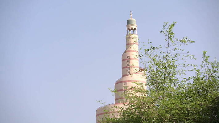 문화 여행 건축양식 나선형 파노라마 미술 동양인 사람없음 건물 도시 만 센터 재산 중앙 건축가 이슬람교 박물관 모스크 아라비아 카타르 동쪽 스카이라인 랜드마크 수도권 아랍어 4K MOV 해외동영상 클립영상 직업 건축물 건축 종교 무늬 중동 문화예술 촬영기법 인종 금융 방향 지역 동영상 파일형식