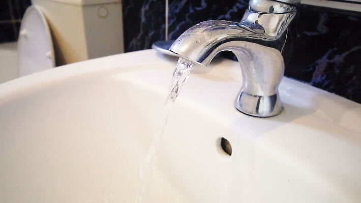 나무 손 지구 음료 백그라운드 컨셉 사람없음 물 달리기 우주 환경 금속 장비 젖음 흐름 수확 흰색 신선 오픈 액체 떨어짐 보호 빨래 수도꼭지 에코 파이프 부족 낭비 생태학 공급 MOV 해외동영상 슬로모션 클립영상 자연요소 식물 교육 컬러 가사 농업 모션 재질 촬영기법 신체부위 동영상 파일형식