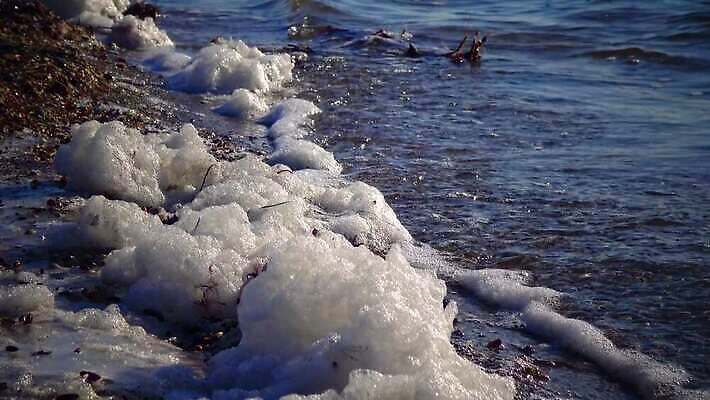 산업 바다 백그라운드 자연 표면 풍경 사람없음 물 환경 거품 손상 가을 흰색 죽음 독약 액체 개울 환경오염 오염 지저분함 쓰레기 폐기물 위험 웅덩이 먼지 진흙 낭비 불법 생태학 재앙 폐수 4K MP4 해외동영상 클립영상 자연요소 계절 교육 컬러 컨셉 강 감각 범죄 생태계 동영상 파일형식