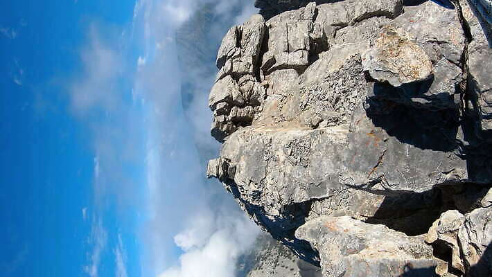 스포츠 여행 배낭 자연 산 사람없음 등산 트래킹 하이킹 그룹 황무지 정상 위험 고도 그리스 오르기 신화 그리스인 발칸반도 산악가 원정 절정 하이커 1인칭시점 4K MOV 해외동영상 클립영상 서양인 시선 유럽 컨셉 가방 모션 레저 생태계 동영상 파일형식