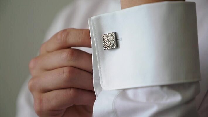 직업 라이프스타일 손 옷 기념일 남자 신랑 결혼 셔츠 비즈니스 성공 결혼식 넥타이 사람 이벤트 유행 낭만 흰색 축하 직물 비즈니스맨 화려 고급 우아함 접속 보석 손목 경영자 약혼 소매 정중 착용 세련 MOV 해외동영상 영광군 클립영상 잡화 컬러 컨셉 상의 생활 신체부위 직장인 광석 전라남도 리더 약속 동영상 파일형식