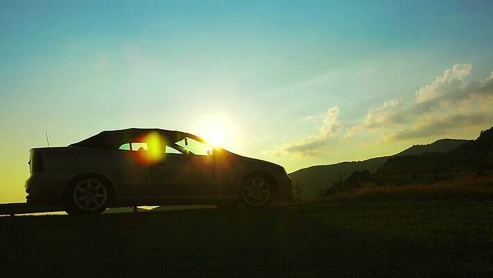 라이프스타일 커플 여자 행복 도로 여행 자동차 휴가 갈색머리 미소 사람 사람없음 야외 여름 친구 햇빛 태양 파티 일몰 기쁨 꿈 운전 운전사 고급 오픈카 자동 4K MP4 해외동영상 클립영상 자연요소 직업 헤어스타일 계절 감정 길 육상교통 컨셉 관계 교통시설 모션 승용차 표정 이벤트 생활 노을 동영상 파일형식