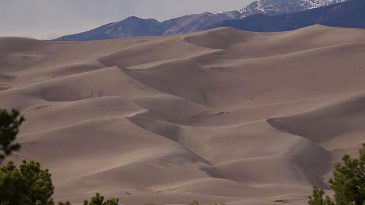 공원 야생동물 모래 여행 백그라운드 패턴 밭 자연 하늘 휴가 산 풍경 사람없음 야외 미국 일몰 사막 황무지 큼 모래언덕 언덕 천연기념물 내추럴 전국 콜로라도 4K MP4 해외동영상 클립영상 동물 공공시설 북아메리카 무늬 농업 노을 크기 생태계 동영상 파일형식