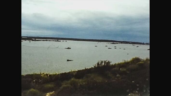 외관 모래 파도 바다 여행 휴가 영국 웨일즈 해변 사람없음 야외 물 파란색 수확 골동품 만 거친 역사 클래식 도서관 필름 영화 향수 문서 복고 영사기 동영상 남쪽 구식 보관소 서쪽 아마추어 옛날 펨브룩셔 4K MOV 해외동영상 클립영상 자연요소 교육 유럽 컬러 컨셉 농업 문화예술 화장품 방향 저장 파일형식