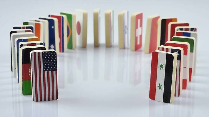 문화 백그라운드 컨셉 모션 표면 협력 실내 사람없음 세계 글로벌 반사 평화 미국 힘 소용돌이 흰색 깃발 그룹 심볼 사인 슛 위치 느림 애국심 다국적 도미노 독립 시리아 전국 정부 정치 많음 MP4 해외동영상 클립영상 컬러 북아메리카 중동 내부 회오리 동영상 파일형식