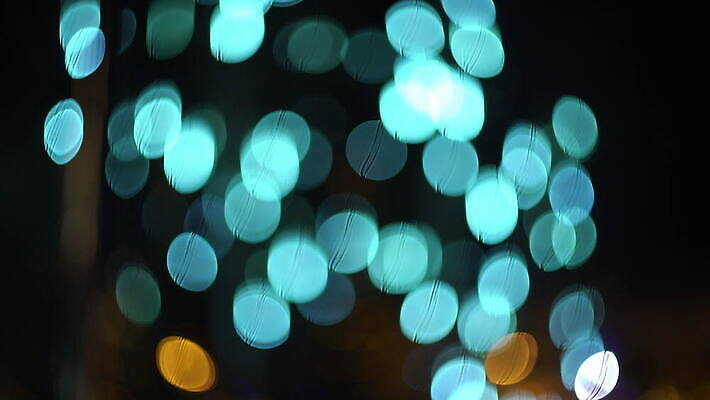 공원 실루엣 컬러 포즈 백그라운드 이동 모션 추상 휴가 사람없음 건물 아웃포커스 빨간색 컬러풀 노란색 축제 기쁨 바퀴 원형 승차 야간 속도 회전 보케 문학 회전목마 공평 종료 다이오드 블러 유흥 4K HD MOV 해외동영상 클립영상 자연요소 도형 건축물 공공시설 감정 컨셉 무늬 촬영기법 놀이기구 동영상 파일형식