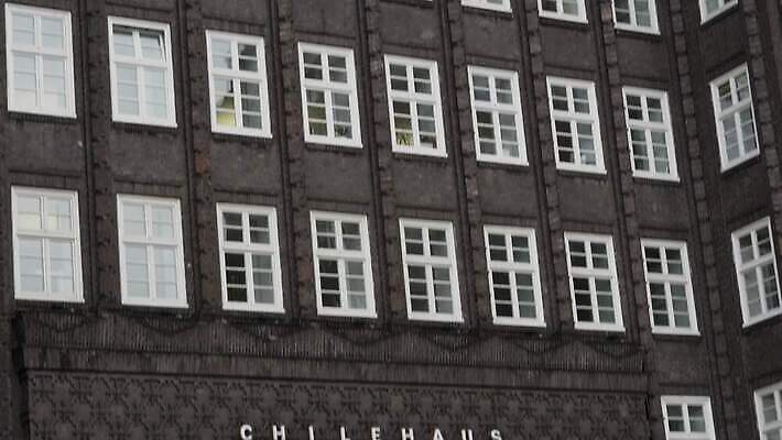 외관 유럽 여행 겨울 건축양식 창문 유리 하늘 벽돌 전등 주택 독일 사람없음 야외 건물 도시풍경 사무실 햇빛 가을 도시 역사 재산 저녁 각도 장면 타운 동영상 칠레 대칭 랜드마크 옛날 함부르크 4K MOV 해외동영상 클립영상 건축물 계절 건축 나라 비즈니스 재질 조명 풍경 금융 태양 남아메리카 야간 파일형식