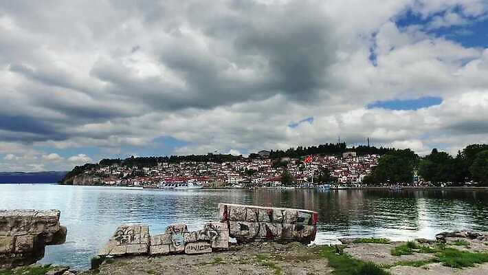 나무 유럽 호수 벽 여행 건축양식 자연 하늘 벽돌 주택 풍경 사람없음 여름 도시풍경 여행객 탑 맑음 골동품 바위 도시 보트 중세 역사 승차 옥상 천 지중해 언덕 장면 포트 타운 랜드마크 마케도니아 발칸반도 안뜰 옛날 수평선 1인칭시점 4K MP4 해외동영상 클립영상 식물 건축물 시선 계절 건축 나라 바다 배_교통 모션 날씨 사람 건물 돌_바위 직물 생태계 동영상 파일형식 남유럽