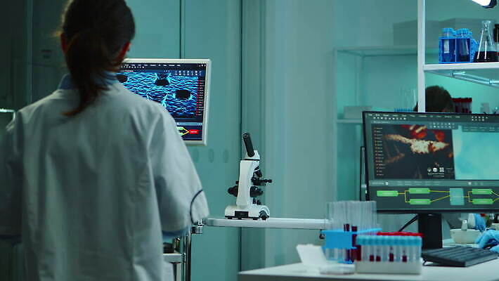 직업 과학 건강 실험 사람없음 치료 약 장비 간호사 의사 그룹 엔지니어 실험실 바이러스 보호 질병 생명공학 야간 저녁 연구원 과학자 분석 직원 생물학 하이테크 미생물 혁명 개발 백신 전염병 화학자 코로나바이러스 4K MOV 해외동영상 클립영상 자연요소 교육 컨셉 의학 생물 기술 의료진 기술자 동영상 학자 파일형식