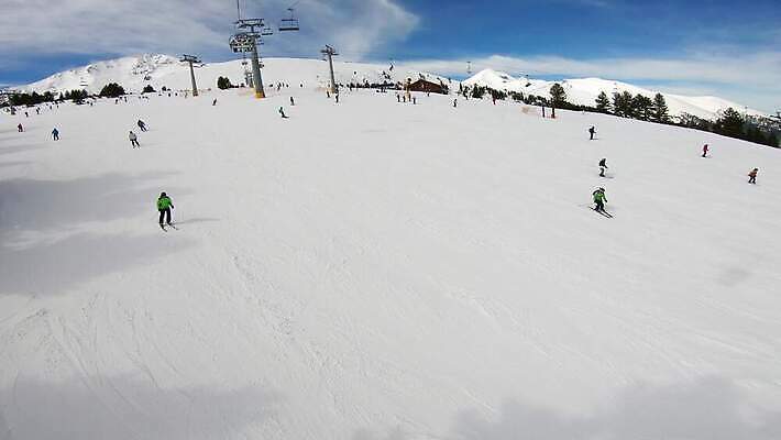 계절 유럽 스포츠 여행 겨울 자연 휴가 스키 산 안테나 사람 경사 사람없음 야외 추위 흰색 스노우보드 언덕 휴양지 빙하 알프스 리프트 스키선수 스노우보더 눈내림 4K 반스코 MP4 해외동영상 슬로모션 클립영상 나라 컬러 통신 겨울스포츠 운동선수 눈_날씨 촬영기법 장소 보드_스포츠 생태계 동영상 불가리아 파일형식