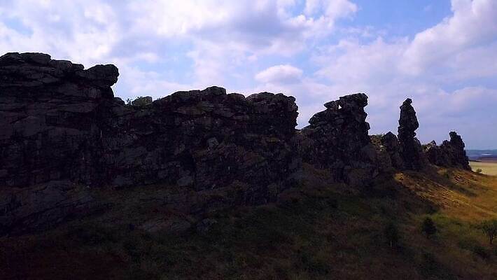 구름 공원 유럽 벽 여행 백그라운드 밭 자국 자연 하늘 산 독일 풍경 사람없음 야외 여름 파란색 컬러풀 하이킹 바위 역사 악마 부식 사암 내추럴 랜드마크 옛날 4K MOV 해외동영상 클립영상 자연요소 계절 공공시설 나라 컬러 농업 레저 돌_바위 생태계 동영상 파일형식