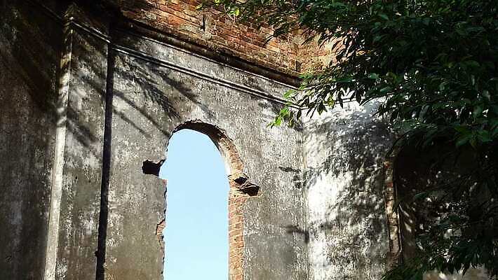 벽 여행 밭 건축양식 자연 벽돌 실내 사람없음 건물 목재 빛 반사 교회 문 자유 탐험 시골 세계여행 성 역사 균열 저녁 신비 버리기 아치 고고학 고딕 골절 옛날 4K MP4 해외동영상 클립영상 나무 건축물 교육 건축 컨셉 농업 재료 의학 종교건축 모션 내부 세계 야간 생태계 동영상 파일형식