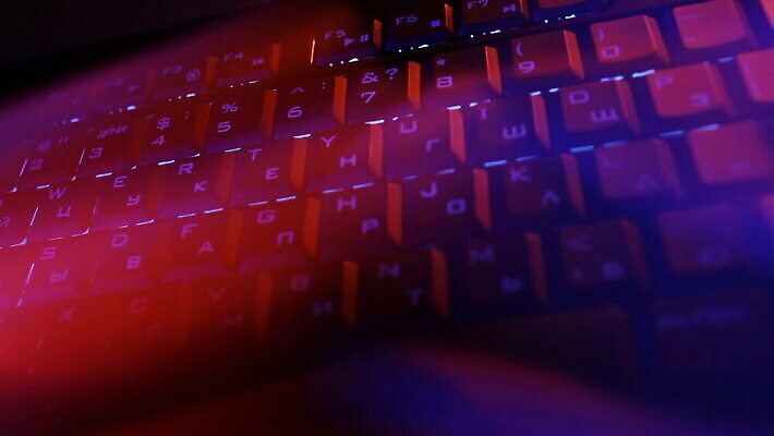 손 남자 백그라운드 컨셉 인터넷 오렌지 비즈니스 통신 손가락 열쇠 직장 기술 사람없음 파란색 노트북 빛 컴퓨터 사무실 웹 어둠 과학기술 정보 공구 긴급 타이핑 키보드 업무 비즈니스맨 서핑 야간 저녁 연결 달빛 속도 무역 상업 온라인 서퍼 키패드 타임랩스 MOV 해외동영상 클립영상 자연요소 산업 컬러 과일 회사 운동선수 촬영기법 사람 신체부위 전자제품 달 도구 수상스포츠 작업 직장인 동영상 파일형식