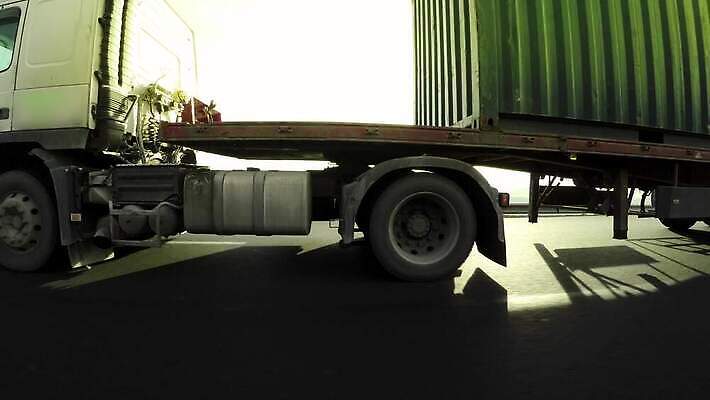 산업 도로 여행 비즈니스 교통시설 모션 자동차 사람없음 글로벌 일몰 운전 화물 바퀴 고속도로 운전사 컨테이너 아스팔트 서비스 속도 바쁨 연료 수납 짐차 무거움 물류 방법 공급 4K MP4 해외동영상 클립영상 직업 길 육상교통 교통 노을 운송업 무게 시설 동영상 파일형식