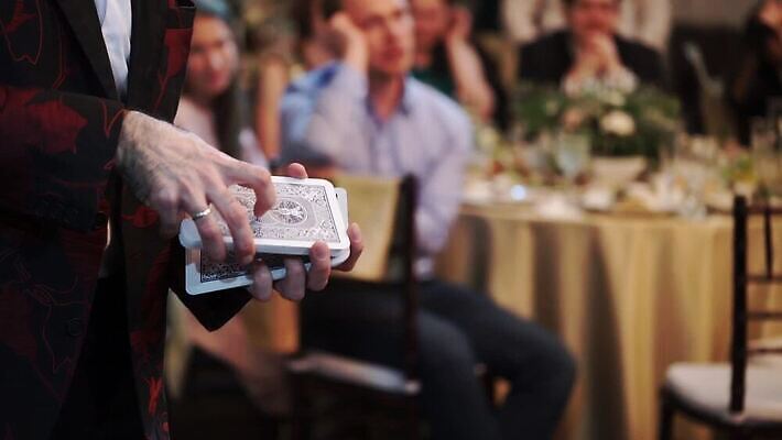 직업 손 기념일 장난 상상 놀이 관리 사람 이벤트 파티 놀람 공연 연주자 무대 마법사 마술사 게임 축하 잡기 신용카드 생일 재산 도박 서커스 신비 갑판 기적 카지노 예술가 쇼 공상 연예인 마법 보여주기 실행 에이스 오해 MOV 해외동영상 클립영상 감정 컨셉 배_교통 모션 표정 신체부위 금융 음악가 마술 동영상 파일형식