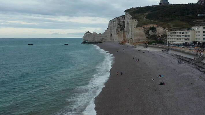 유럽 바다 자연 안테나 파노라마 사람 사람없음 초록색 물 파란색 하이앵글 절벽 프랑스 만 아치 프랑스어 노르망디 드론 랜드마크 4K MOV 해외동영상 클립영상 자연요소 문자 나라 뷰포인트 컬러 통신 촬영기법 생태계 동영상 파일형식