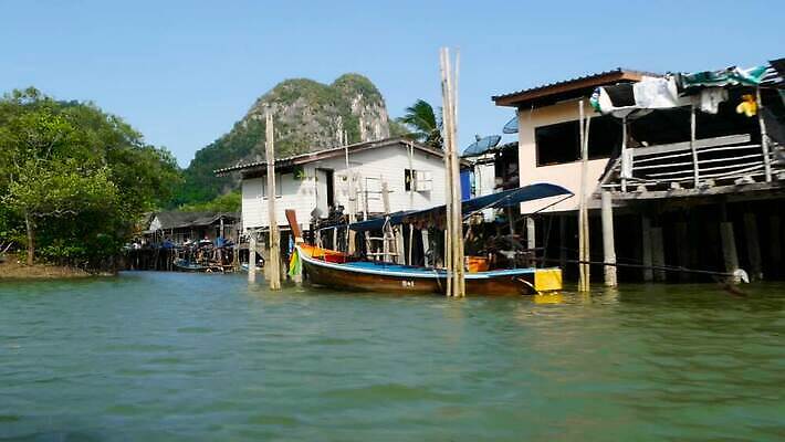 공원 아시아 바다 섬 여행 백그라운드 태국 자연 하늘 낚시 휴가 휴식 산 주택 협상 사람없음 물 마을 절벽 만 보트 이슬람교 낚시꾼 안다만 이국적 집시 파라다이스 푸켓 MOV 해외동영상 클립영상 자연요소 공공시설 나라 종교 컨셉 배_교통 비즈니스 레저 건물 생태계 동영상 파일형식