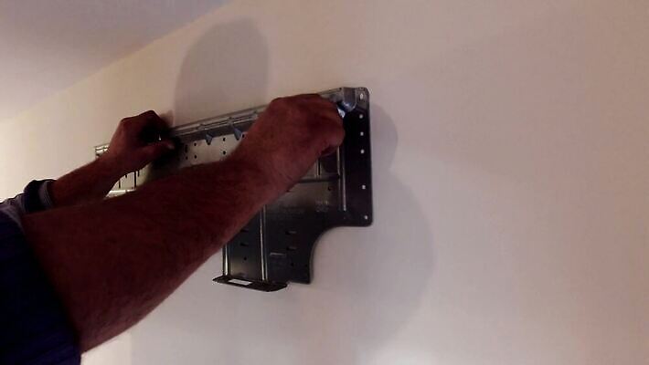 직업 손 벽 컨셉 손가락 노동자 새로움 주택 매달리기 사람없음 내부 장식 사진촬영 방 장비 흰색 공구 나사 업무 구멍 드라이버 수리 그림 고정 닻 DIY 유지 계약자 복원 설치 송곳 업그레이드 재주꾼 조이기 조작 4K MP4 해외동영상 클립영상 컬러 모션 취미 건물 신체부위 촬영 도구 작업 계약 동영상 파일형식