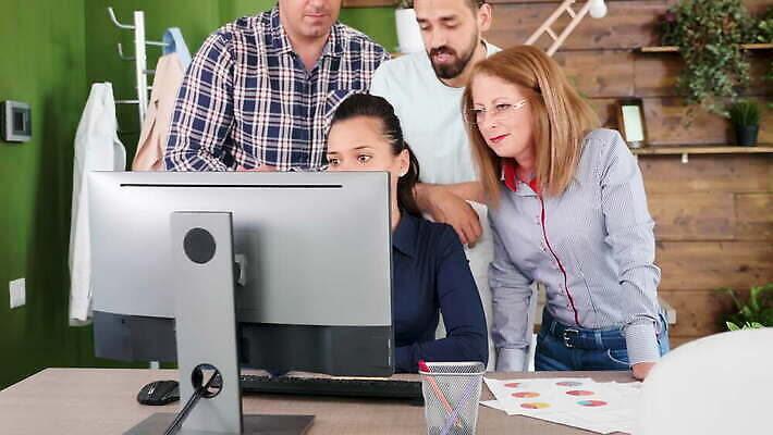 직업 디자인 여자 남자 컨셉 회사 비즈니스 사업가 통신 협력 설계 아이디어 함께함 창조 사람없음 노트북 컴퓨터 사무실 알약 자료 과학기술 업무 비즈니스맨 비즈니스우먼 그룹 계획 토론 동료 창업 비전 나눔 유지 유니콘 프로젝트 콜라보레이션 브레인스토밍 4K MOV 해외동영상 클립영상 관계 기술 사람 전자제품 약 작업 직장인 자영업 동영상 파일형식