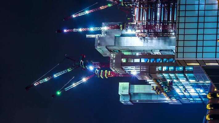 구름 산업 백그라운드 컨셉 비즈니스 건축양식 공장 하늘 호텔 노동자 사람 사람없음 야외 건물 빨간색 세로 파란색 빛 탑 고층빌딩 기계 장비 성장 기둥 도시 업무 재산 땅 기중기 시멘트 콘도 타운 엔진 공학 발판 개발 철강 콘크리트 4K 타임랩스 MOV 해외동영상 클립영상 자연요소 직업 건축물 교육 건축 컬러 공업 숙소 촬영기법 빌딩 금융 작업 중장비 동영상 파일형식