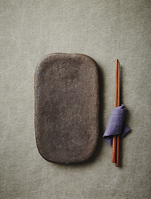 포토 JPG 젓가락 회색배경 실내 사람없음 돌재질 돌판 돌접시 국내포토 접시 백그라운드 재질 수저 내부 회색 돌_바위 파일형식