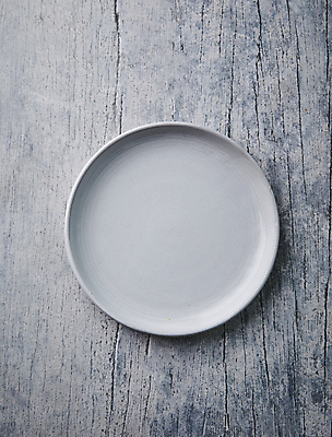 포토 JPG 접시 실내 사람없음 하이앵글 나무배경 비어있는 국내포토 식기 뷰포인트 백그라운드 내부 파일형식