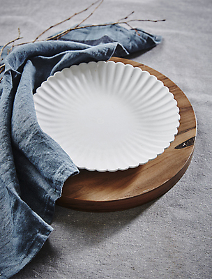 포토 JPG 접시 회색배경 실내 사람없음 식탁보 나무도마 국내포토 식기 백그라운드 도마 내부 목재 회색 파일형식