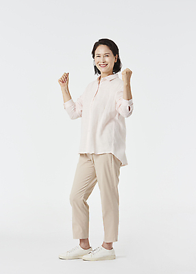포토 JPG 스튜디오촬영 전신 우먼라이프 응시 여자 노년 할머니 건강 한명 미소 옆모습 실버라이프 건강관리 주먹 기쁨 한국인 60대 흰배경 상쾌 노후건강 노인여자한명만 국내포토 1 라이프스타일 시선 감정 뷰포인트 백그라운드 모션 실내 표정 관리 사람 동양인 성인 노후 흰색 여자한명만 노인여자만 파일형식