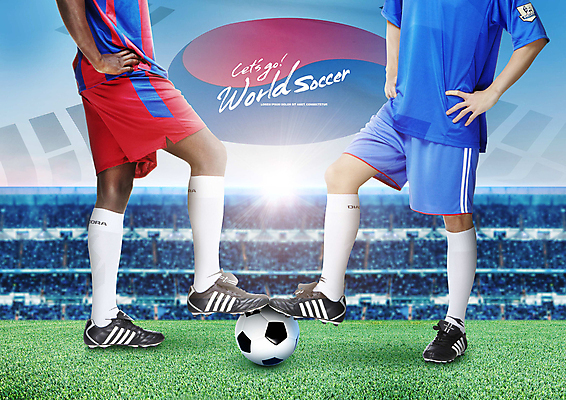 PSD 외국인 편집이미지 남자 허리손 흑인 축구공 축구선수 동양인 20대 성인 두명 파란색 경쟁 하반신 태극기 축구장 밟기 성인남자만 월드싸커 이미지편집 서양인 스포츠 컬러 포즈 컨셉 공 축구용품 스포츠시설 모션 운동선수 사람 인종 청년 축구 국기 남자만 성인만 파일형식