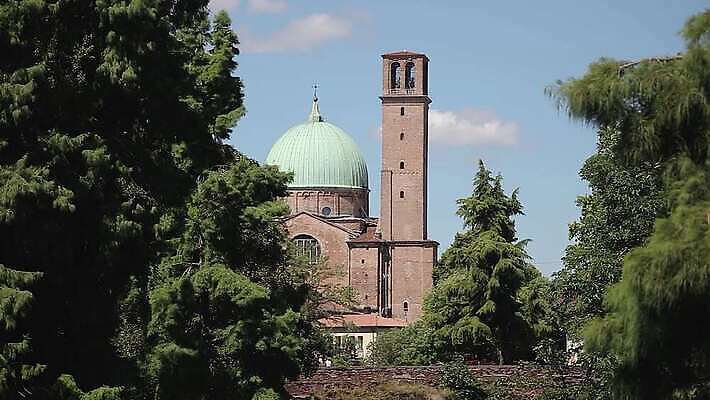 공원 종교 건축양식 벽돌 미술 사람없음 야외 건물 교회 이탈리아 도시 사찰 중세 역사 클래식 기적 천연기념물 고딕 랜드마크 바실리카 순례 순례자 숭배 신앙심 옛날 4K MP4 해외동영상 클립영상 건축물 공공시설 건축 유럽 컨셉 종교건축 문화예술 동영상 파일형식