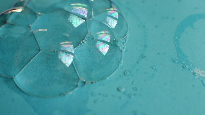 디자인 행복 과학 백그라운드 컨셉 패턴 곡선 추상 휴식 창조 사람없음 공중 장식 물 파란색 컬러풀 반사 파티 활발 거품 젖음 흰색 원형 투명 액체 그룹 변화 씻기 큼 불기 순수 심플 복잡 여의주 위생관리 카피스페이스 MOV 해외동영상 클립영상 자연요소 도형 감정 선 컬러 무늬 모션 관리 이벤트 청결 공백 크기 동영상 파일형식