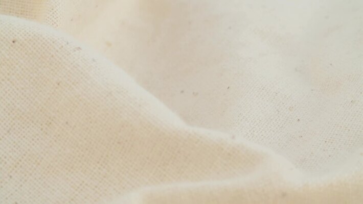 디자인 컬러 백그라운드 패턴 모션 표면 추상 사람없음 장식 회색 수확 흰색 직물 면 주름 실 닫기 천 묘사 질감 부드러움 섬유 느림 짜임 내추럴 얇은 현실 4K MOV 해외동영상 클립영상 무늬 농업 감각 동영상 파일형식