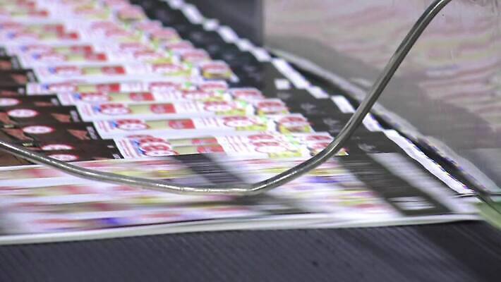 식물 산업 종이 컬러 비즈니스 공장 교통시설 모션 잉크 주택 실내 사람없음 상점 기계 장비 벨트 업무 작업실 신문 제조 잡지 인쇄 오브젝트 속도 상업 롤 언론 공학 방법 출판 4K MP4 해외동영상 클립영상 잡화 교육 교통 공업 내부 건물 간행물 작업 뉴스 시설 동영상 파일형식