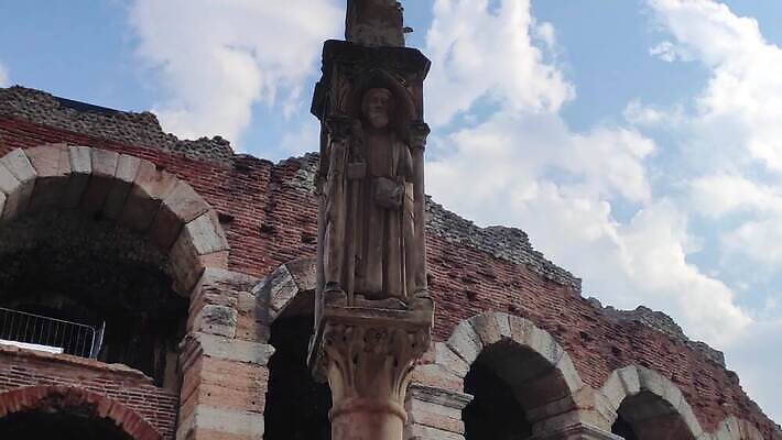 외관 유럽 문화 여행 건축양식 하늘 미술 사람없음 건물 여름 파란색 빛 도시풍경 교회 황혼 경기장 이탈리아 골동품 바위 도시 역사 야간 저녁 로마 극장 아치 콜로세움 원형경기장 빛망울 천연기념물 랜드마크 로마인 베로나 옛날 원형극장 제국 파멸 검투사 포럼 4K MP4 해외동영상 클립영상 자연요소 직업 건축물 계절 건축 나라 컬러 컨셉 스포츠시설 종교건축 문화예술 인종 풍경 일몰 돌_바위 토론 동영상 파일형식 소멸