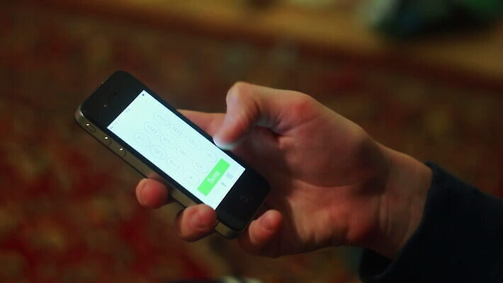 라이프스타일 손 디자인 인터넷 통신 모바일 세포 대화 사람없음 스마트폰 핸드폰 디지털 스크린 웹 터치 업무 메시지 연결 무선전화기 전화기 스마트 오브젝트 와이파이 전자 부름 온라인 소통 문자메시지 아이폰 인터페이스 터치스크린 비어있는 MOV 해외동영상 클립영상 컨셉 모션 말하기 생활 신체부위 전자제품 스마트기기 작업 무선인터넷 동영상 파일형식