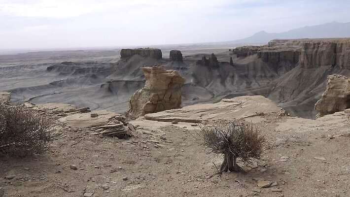 응시 여행 공장 자연 하늘 풍경 사람없음 파란색 계곡 미국 회색 사막 바위 부식 스카이라인 내추럴 랜드마크 불모지 4K MP4 해외동영상 클립영상 시선 컬러 북아메리카 공업 생태계 동영상 파일형식