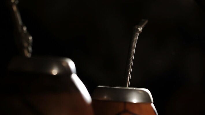 접시 음료 패턴 다이어트 탁자 건강 사람없음 물 어둠 기구 도구 뜨거움 붓기 더위 제비꽃 함선 박 양조 조롱박 MOV 해외동영상 클립영상 자연요소 식기 꽃 가구 무늬 배_교통 모션 날씨 동영상 파일형식